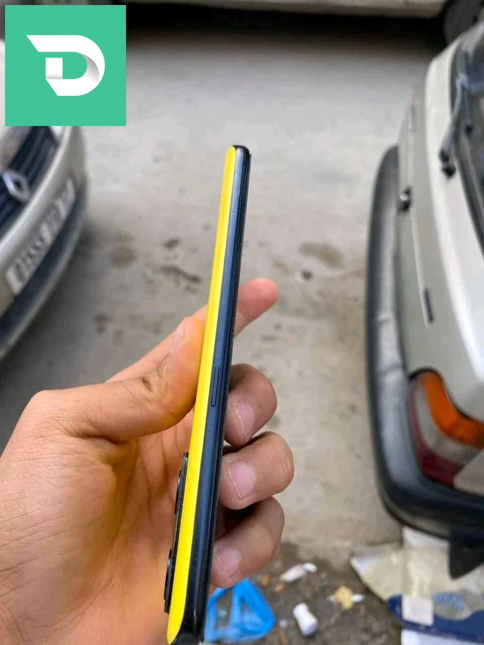 يوجد علبة وشارجور معاه raelmi Q5 