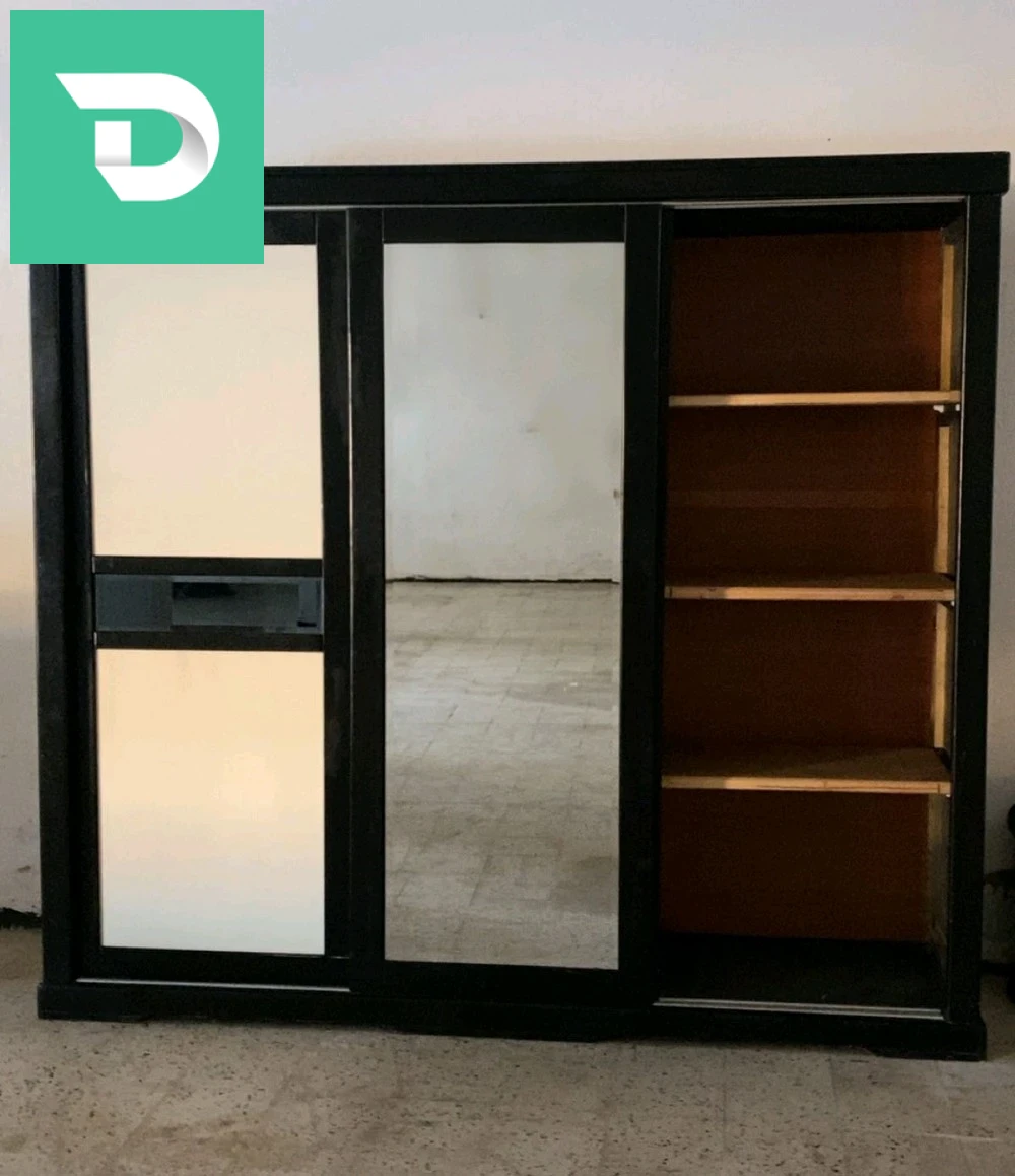 chambre à coucher en Bois rouge complete très solide excellent etat avec sommier 