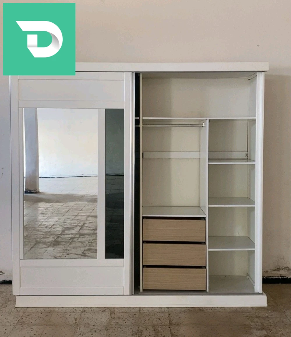 chambre à coucher en Bois rouge complete très solide etat 10/10 avec sommier 