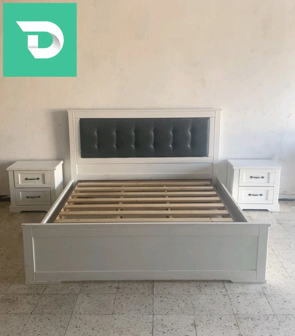 chambre à coucher en Bois rouge complete très solide etat 10/10 avec sommier 