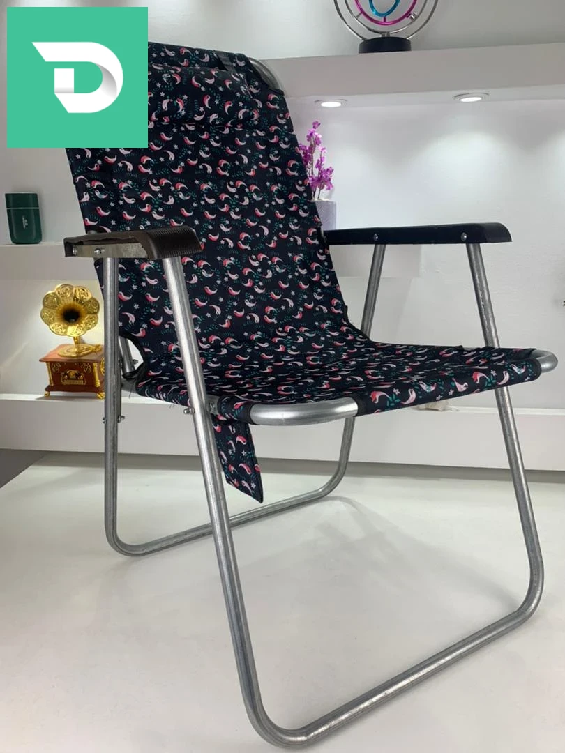 chambre à coucher en Bois rouge complete très solide etat 10/10 avec sommier 