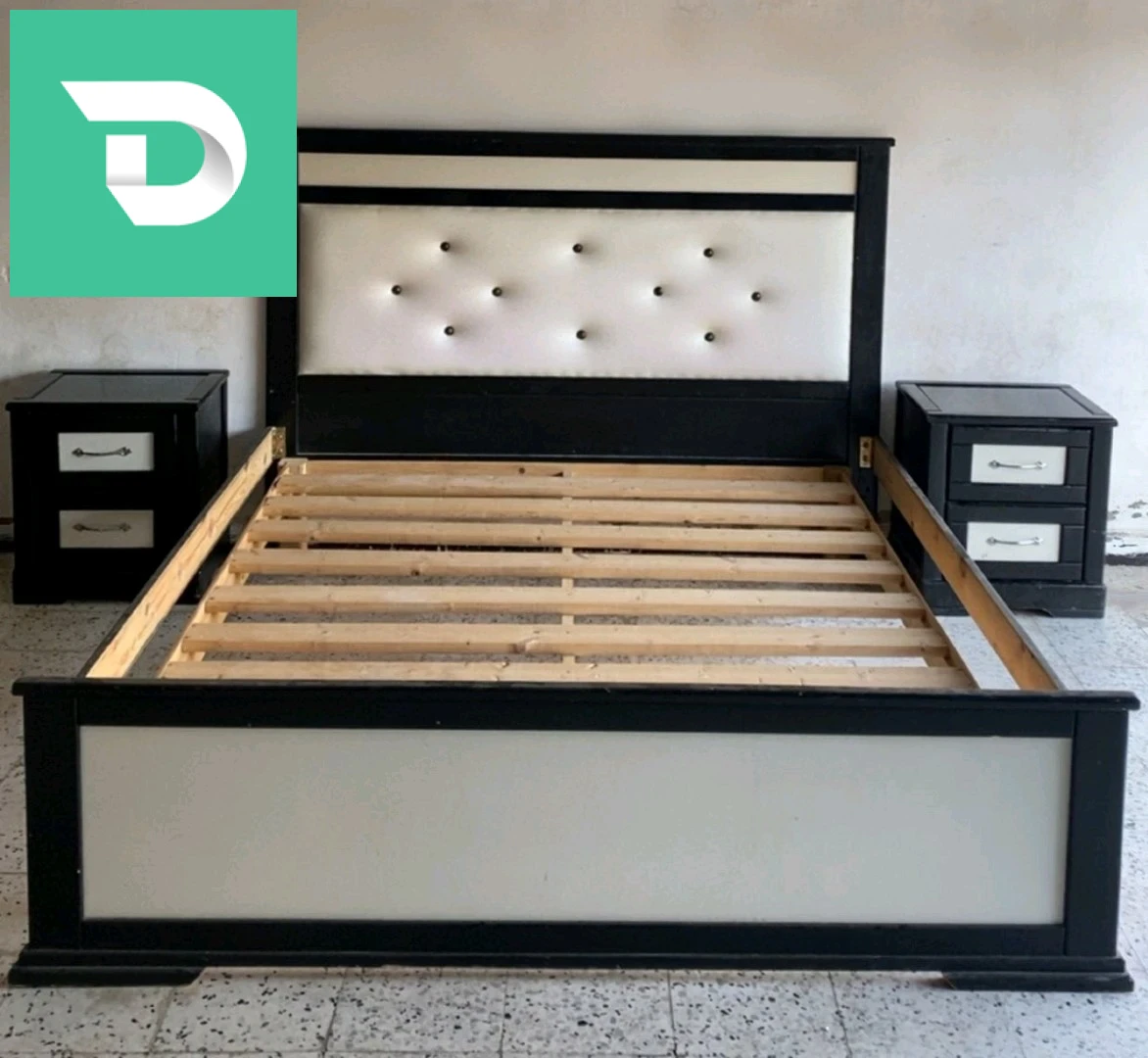 chambre à coucher en Bois rouge complete très solide excellent etat avec sommier 