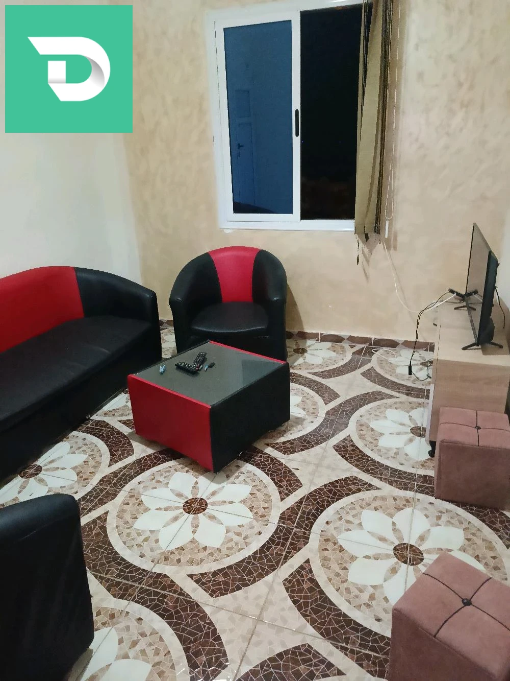 كراء شقة مفروشة تيبازة فيل الطابق 4 الماء غاز مكيف كل شي موقف سيارت مجانا 