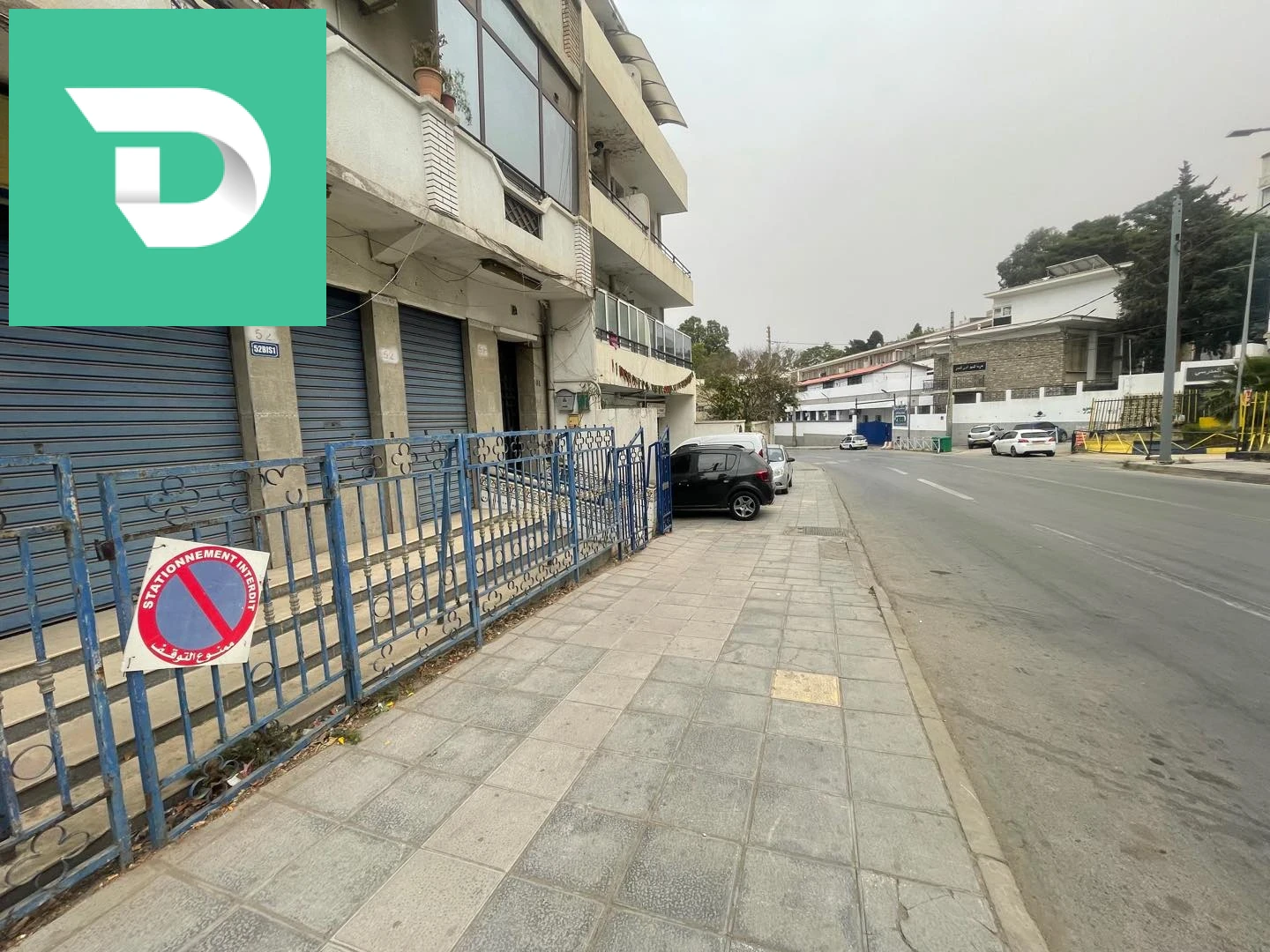 vente 3 niveaux commerciaux de villa scala en face la pompe a essence 
