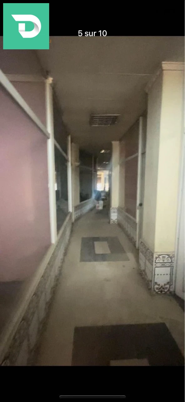 vente 3 niveaux commerciaux de villa scala en face la pompe a essence 