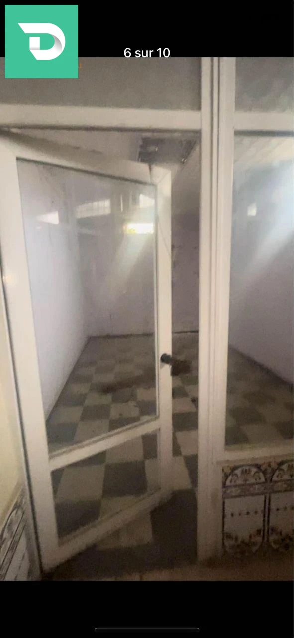 vente 3 niveaux commerciaux de villa scala en face la pompe a essence 