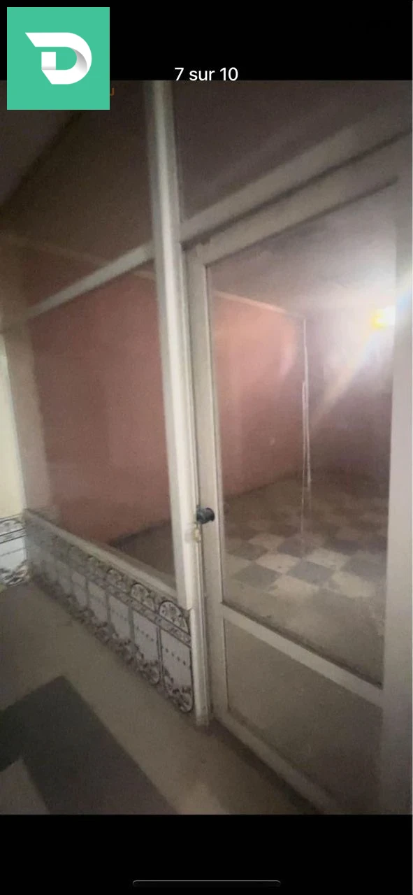 vente 3 niveaux commerciaux de villa scala en face la pompe a essence 