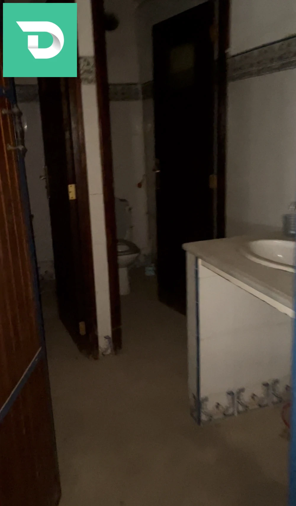 vente 3 niveaux commerciaux de villa scala en face la pompe a essence 