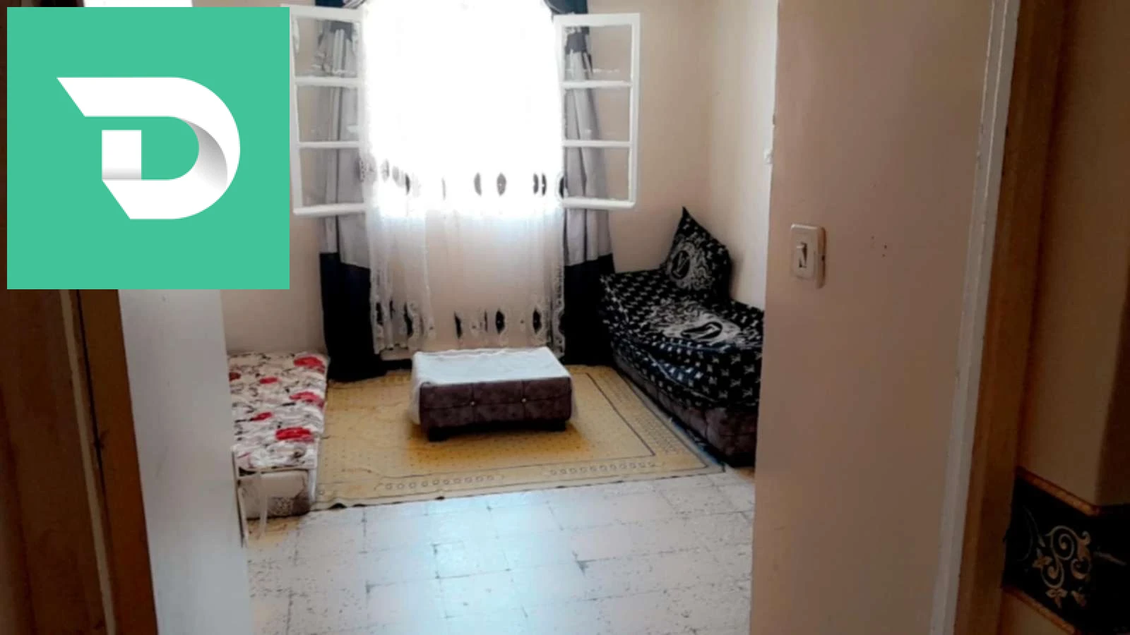 chambre à coucher en Bois rouge complete très solide etat 10/10 avec sommier 