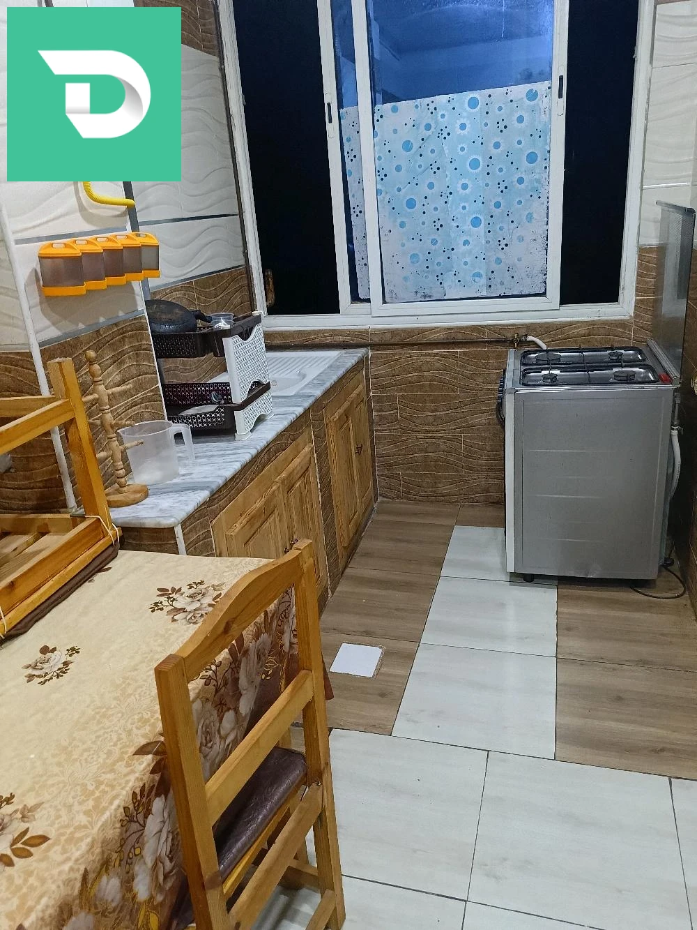 كراء شقة مفروشة تيبازة فيل الطابق 4 الماء غاز مكيف كل شي موقف سيارت مجانا 