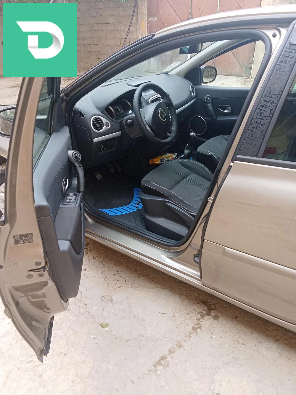 Renault Clio 3 2010 26 MEDEA 