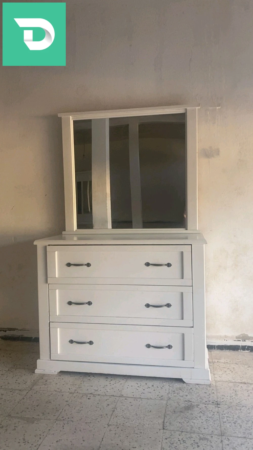 chambre à coucher en Bois rouge complete très solide etat 10/10 avec sommier 
