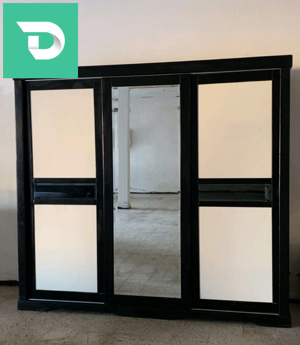 chambre à coucher en Bois rouge complete très solide etat 10/10 avec sommier 