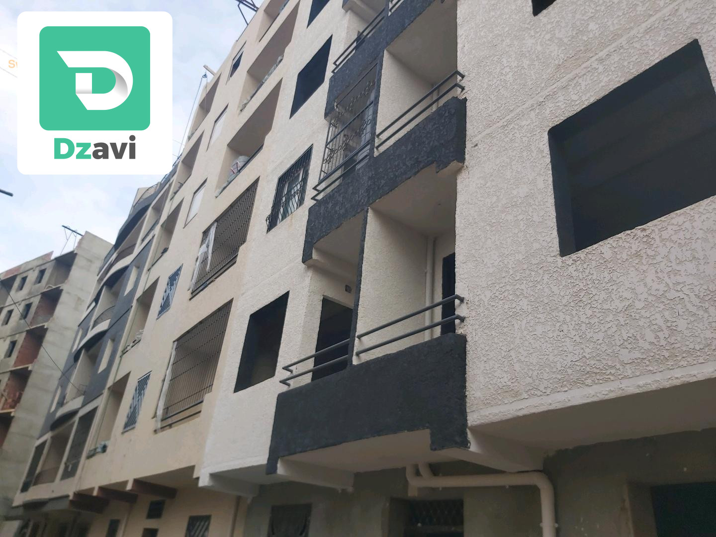 f3 2ème étage roche noir jijel 