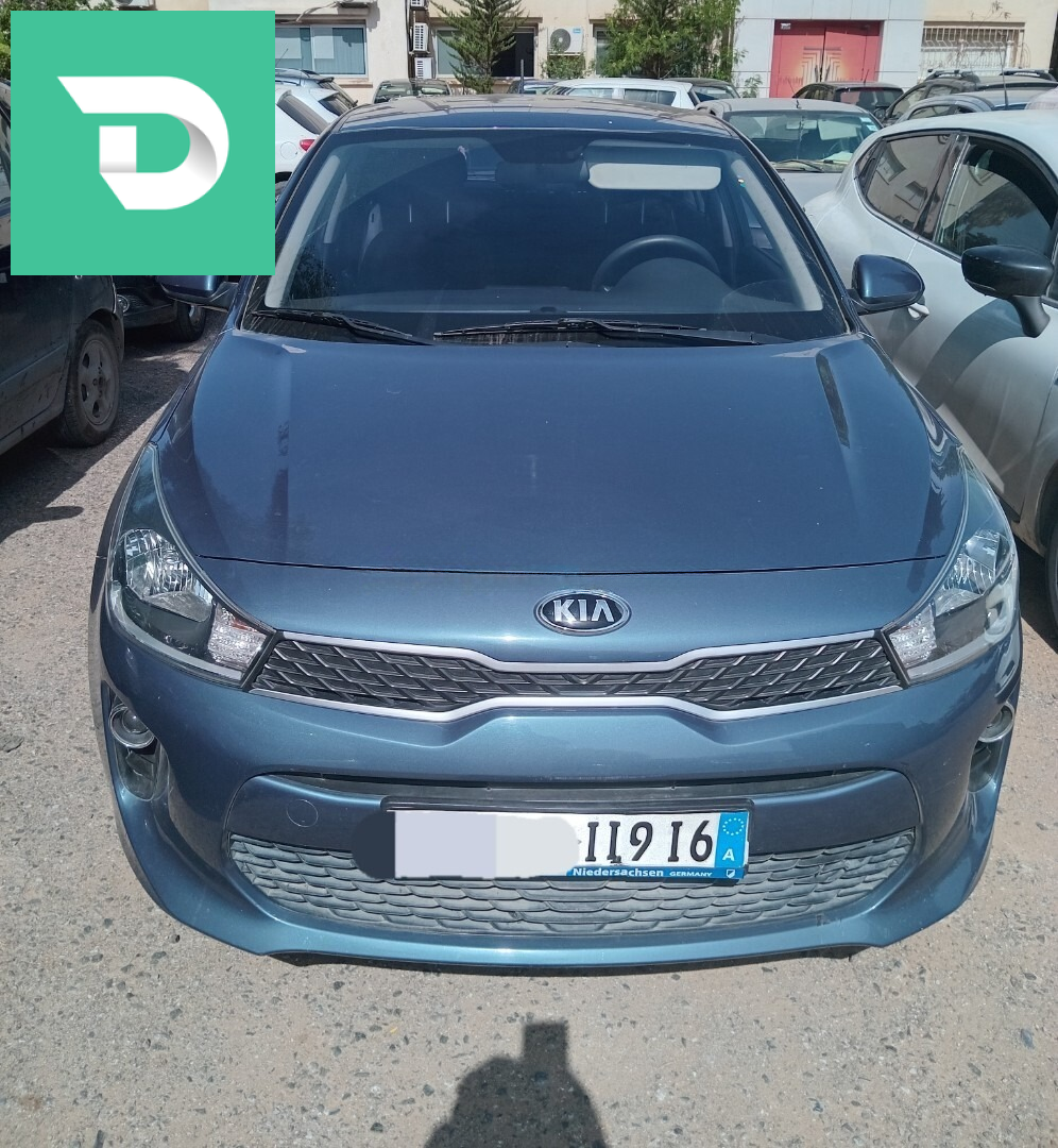 Voitures Renault à 7 BISKRA