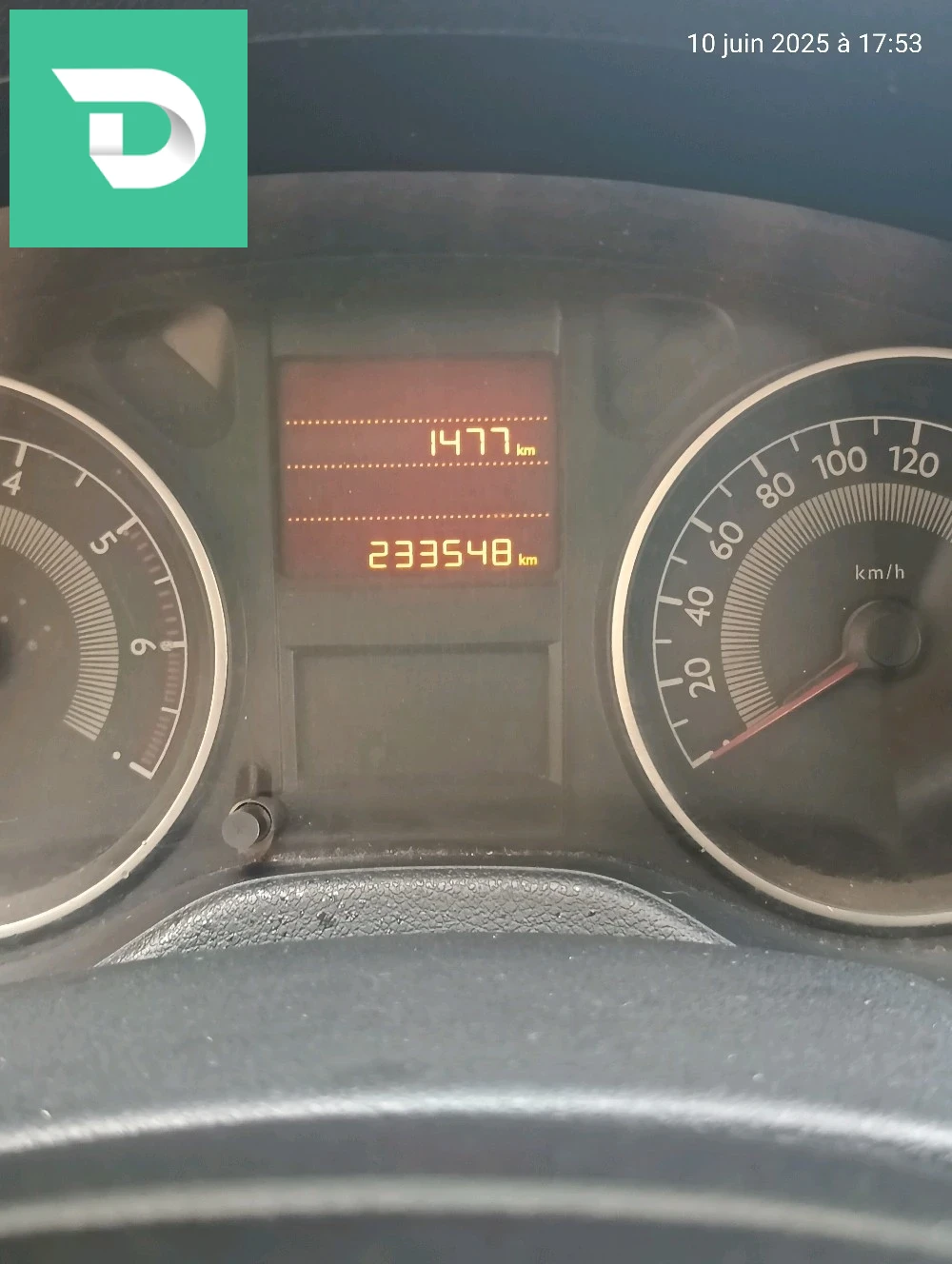 Peugeot 301 2013 4 OUM EL BOUAGHI 
