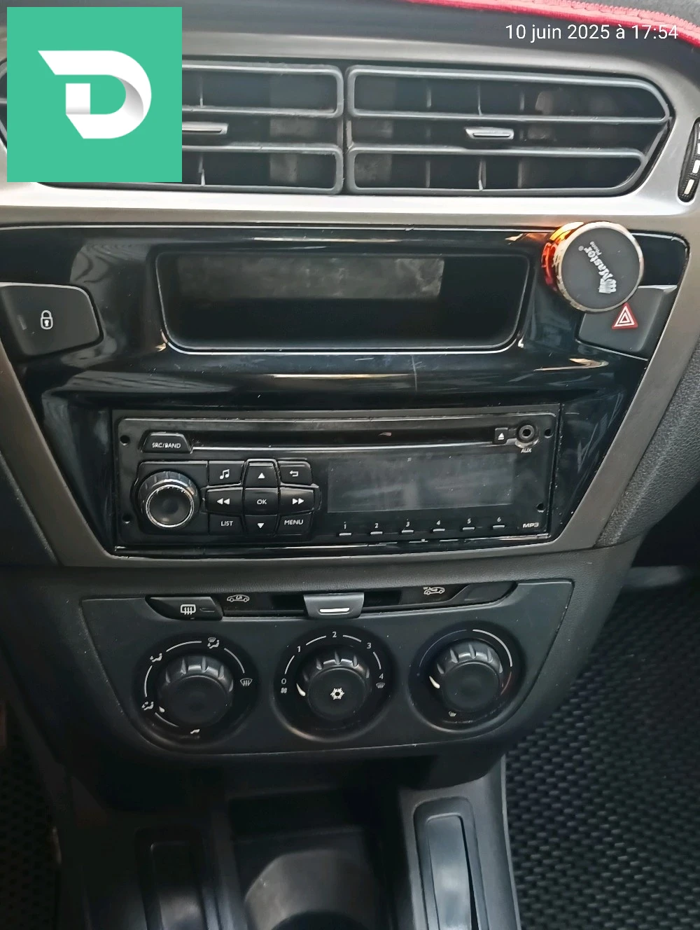 Peugeot 301 2013 4 OUM EL BOUAGHI 