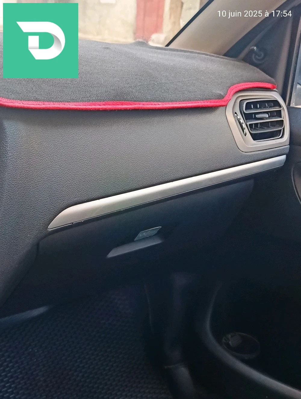 Peugeot 301 2013 4 OUM EL BOUAGHI 
