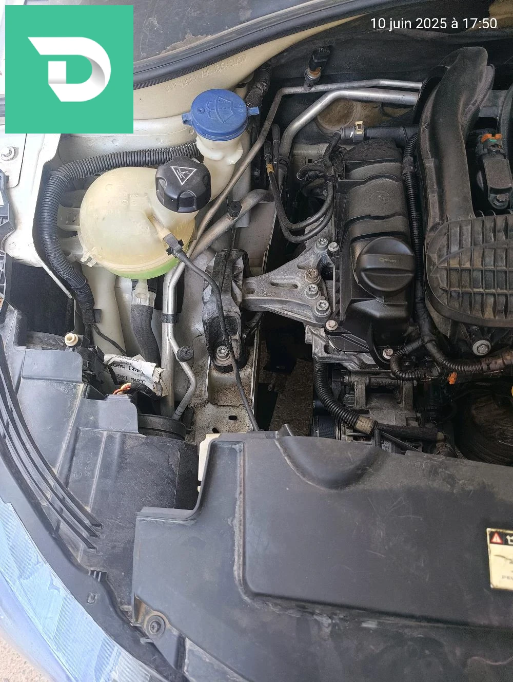 Peugeot 301 2013 4 OUM EL BOUAGHI 