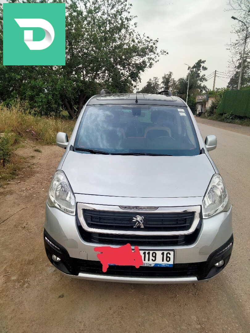 Renault À vendre à 4 OUM EL BOUAGHI