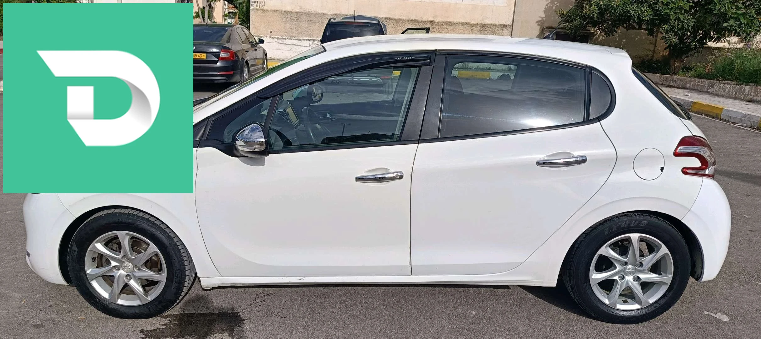 Peugeot 208 2014 43 MILA 