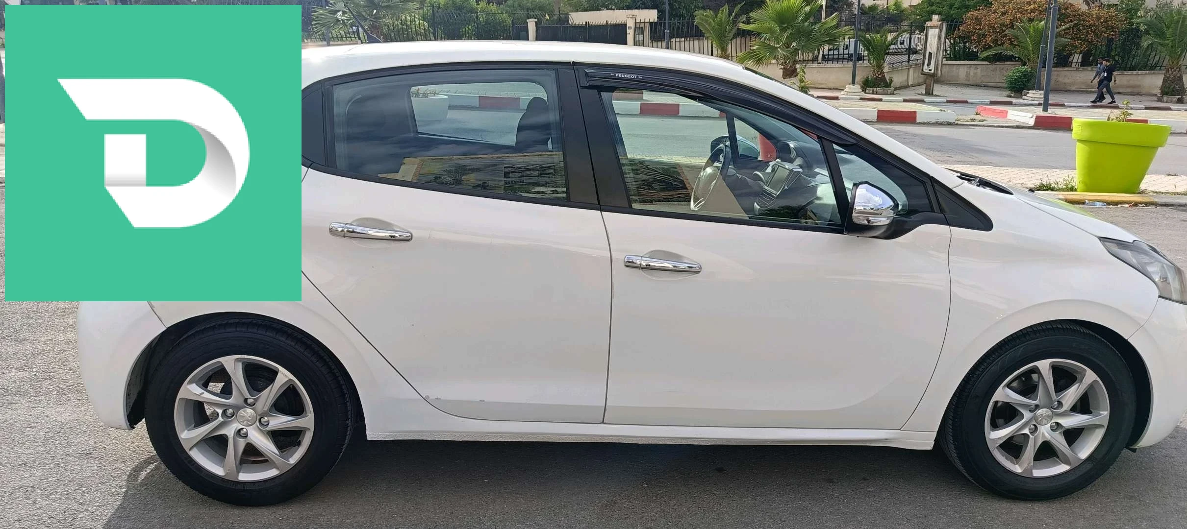 Peugeot 208 2014 43 MILA 