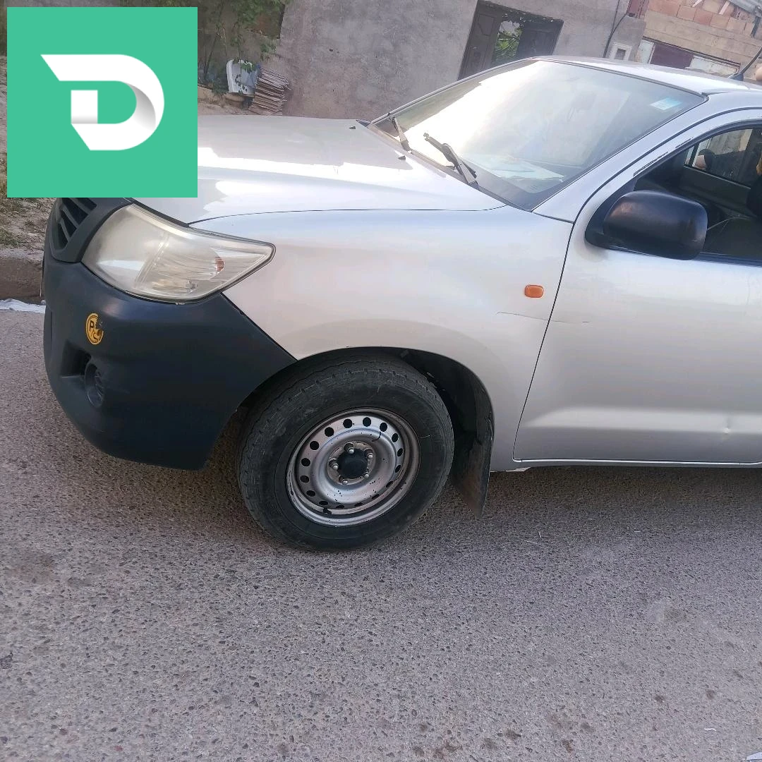 Toyota Hilux 2015 10 BOUIRA 