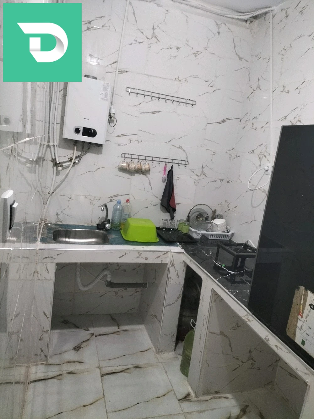كراء شقة ف 3 طابق 4 تحتوي الشقة على مكيف وسخان ماء , قريبة جدا من المسجد ىالابتدائية والمتوسطة , الحي مغلق وحضيرة سيارات مـأمنة بعامل ليلي محروسة حي هادئ وجميل 