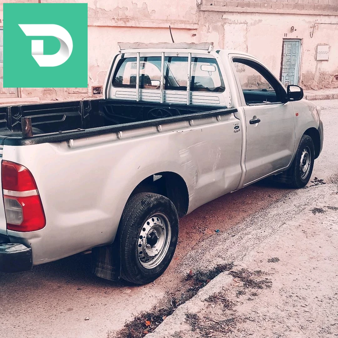 Toyota Hilux 2015 10 BOUIRA 