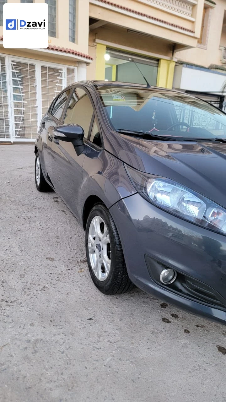 Voitures Ford à 5 BATNA
