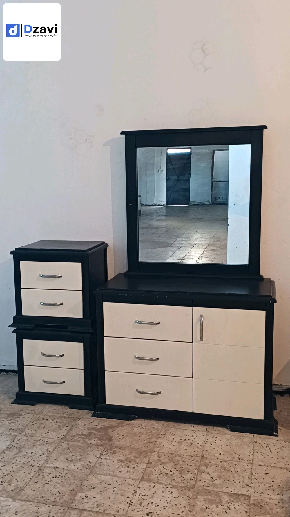 _ armoire 3 port collisant avec 2 tiroir 245cm/210cm _ lit 2 place Avec sommier 190cm/160cm _ Coiffeuse _ 2 table de Nuit المكان وهران مسرغين