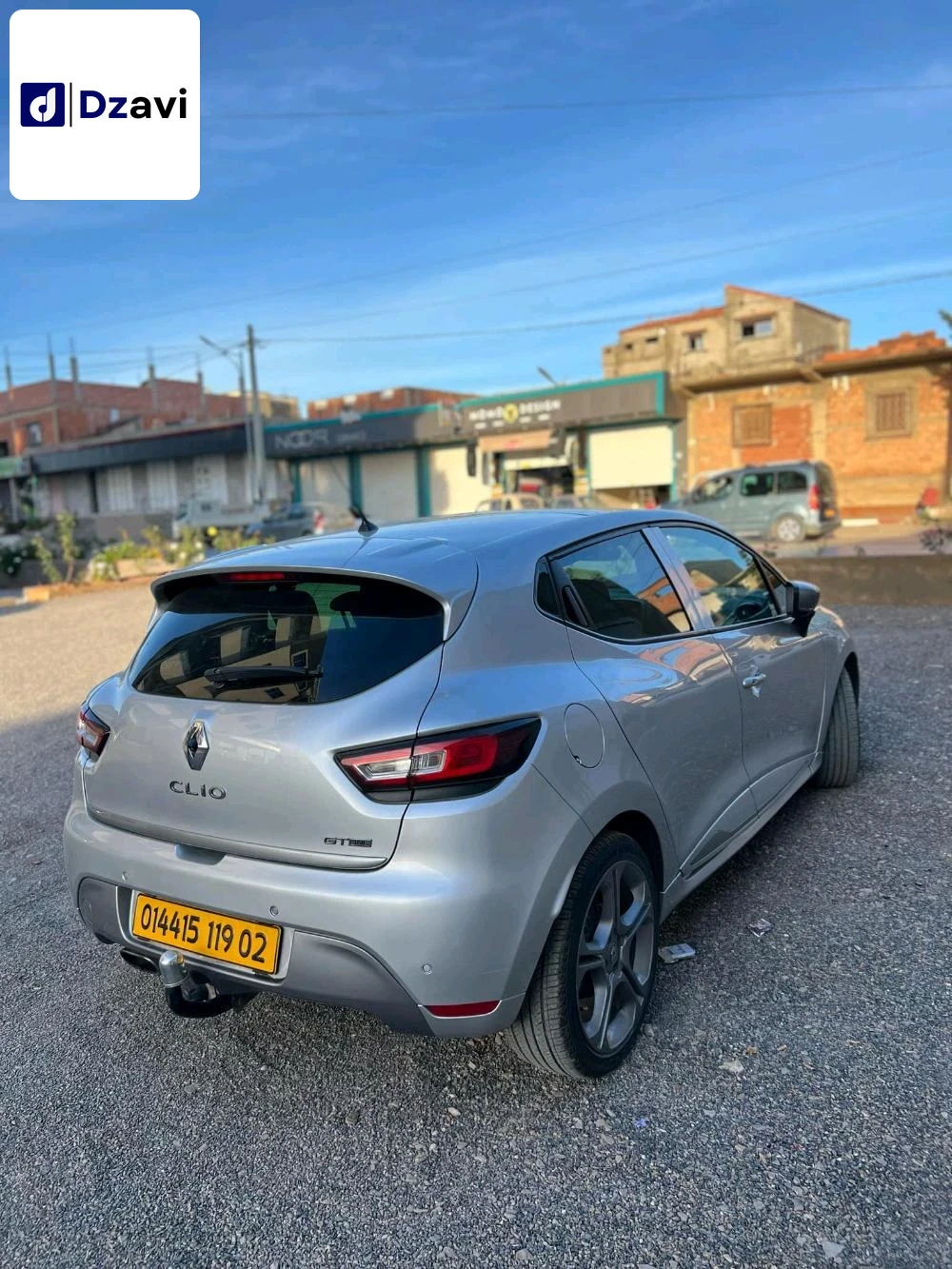 Renault À vendre à 2 CHLEF
