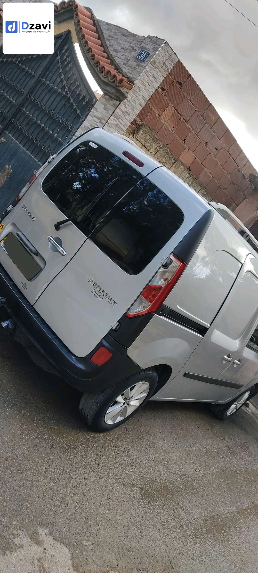 Voitures Renault à 26 MEDEA