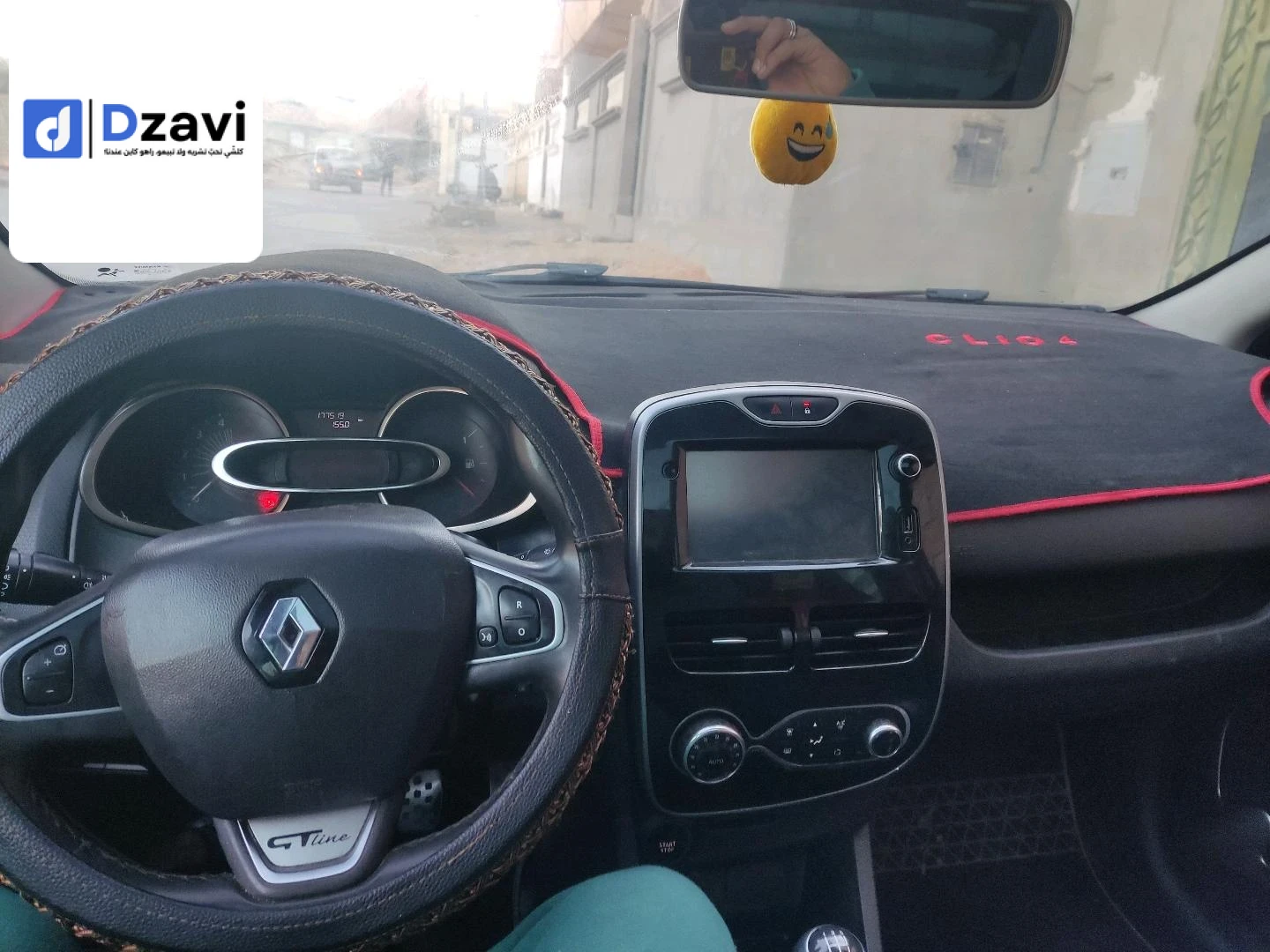 Voitures Renault à 26 MEDEA
