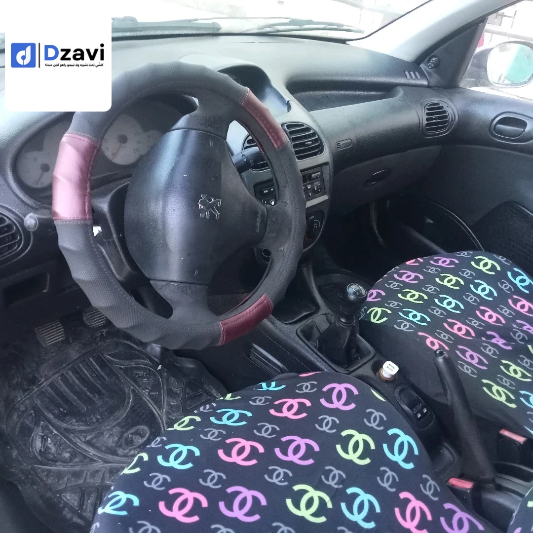 Voitures Peugeot à 18 JIJEL