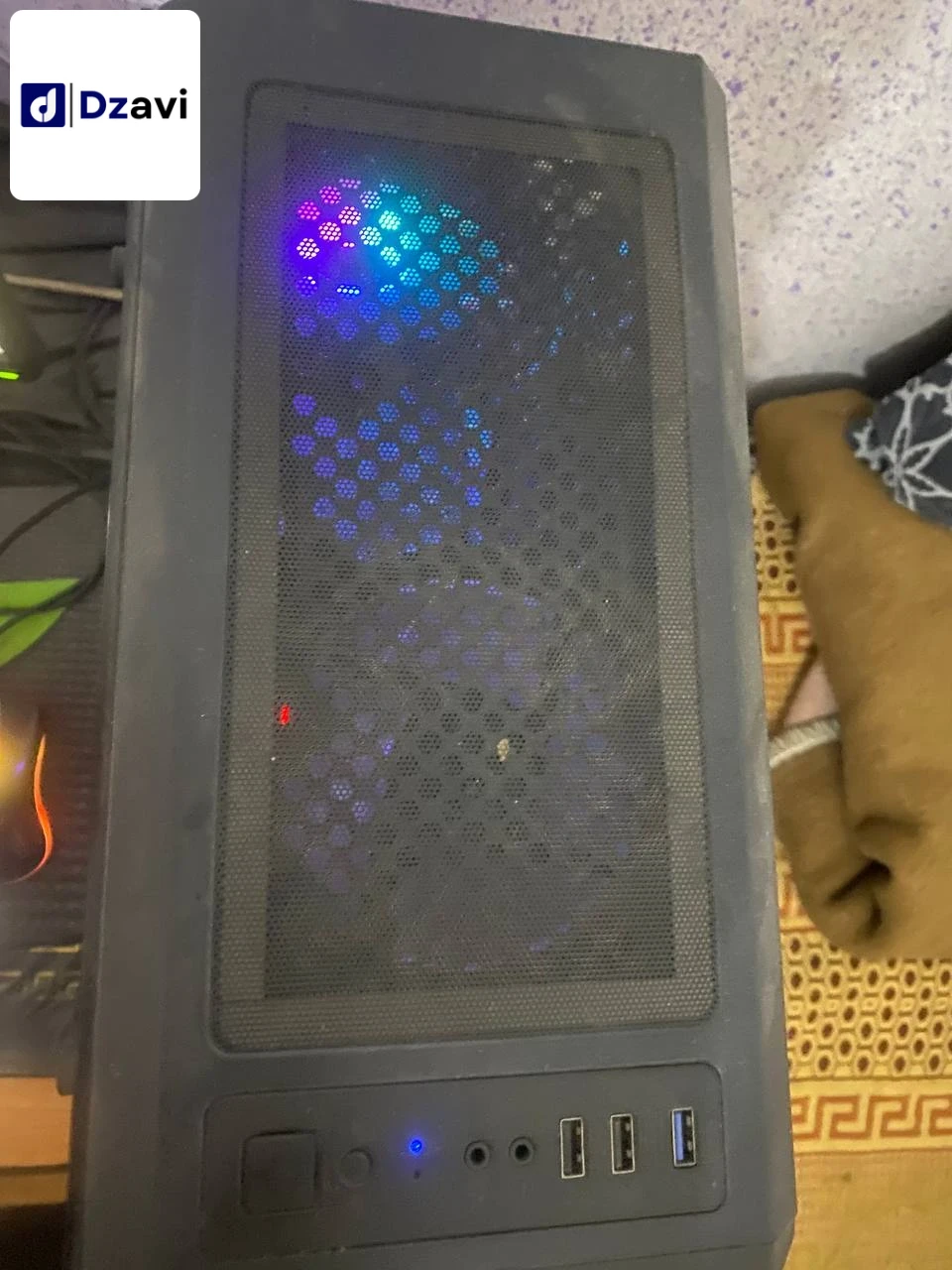 السلام عليكم خاوتي عندي case pc القطع مذكورين فصورة ونكررهم cpu i5-3570s ram 8 ddr3 (حبتين4) SSD 128 gb / HDD 500 GB motherbaord H61 foxconn psu 600W gamemax case gaming 2 fan المشاكل الي فيه كتالي: SSD لازم يتبدل ولكن تقدر تمشي بيه حتى تشري واحد جديد الم