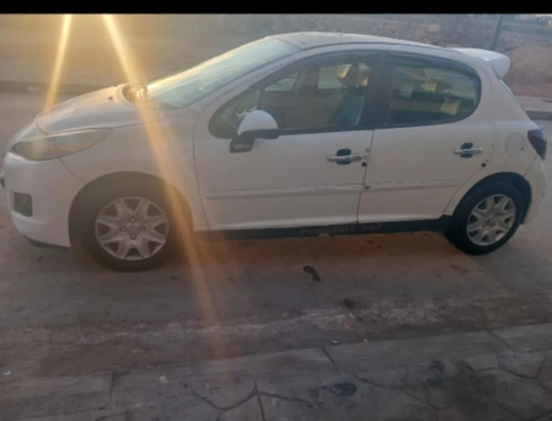 Renault Clio 3 2009 16 ALGER 