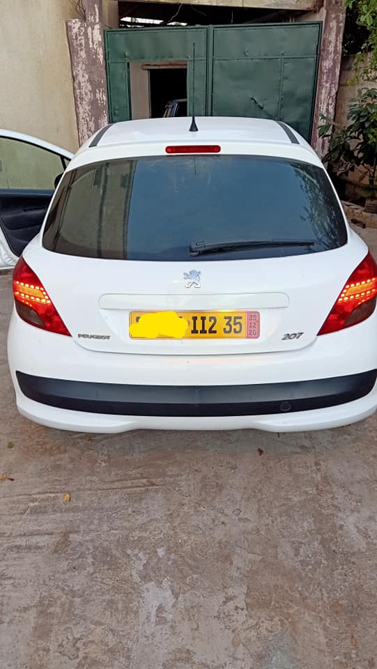 PEUGEOT 207