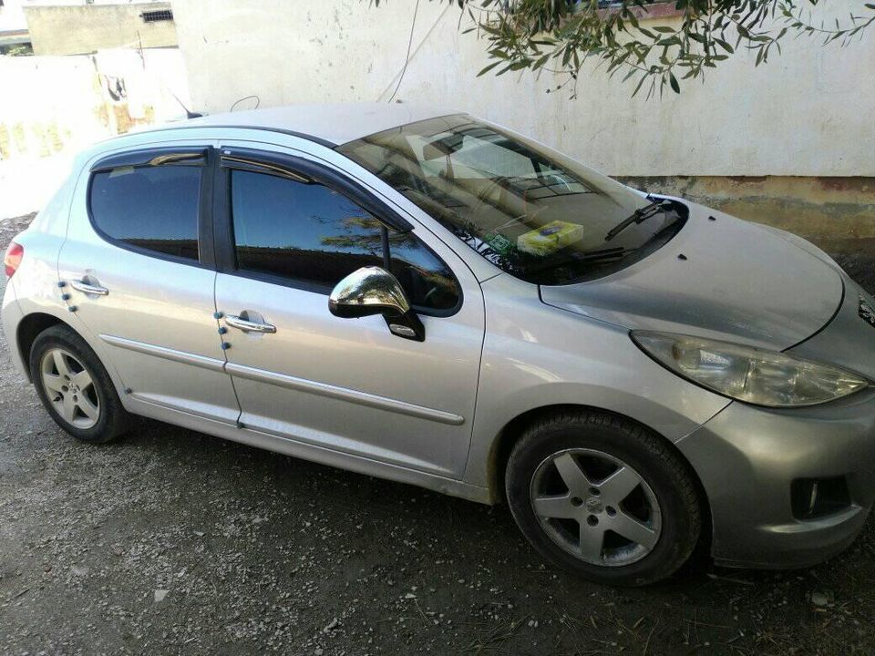 PEUGEOT 207