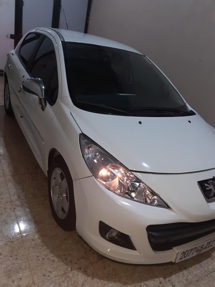 PEUGEOT 207