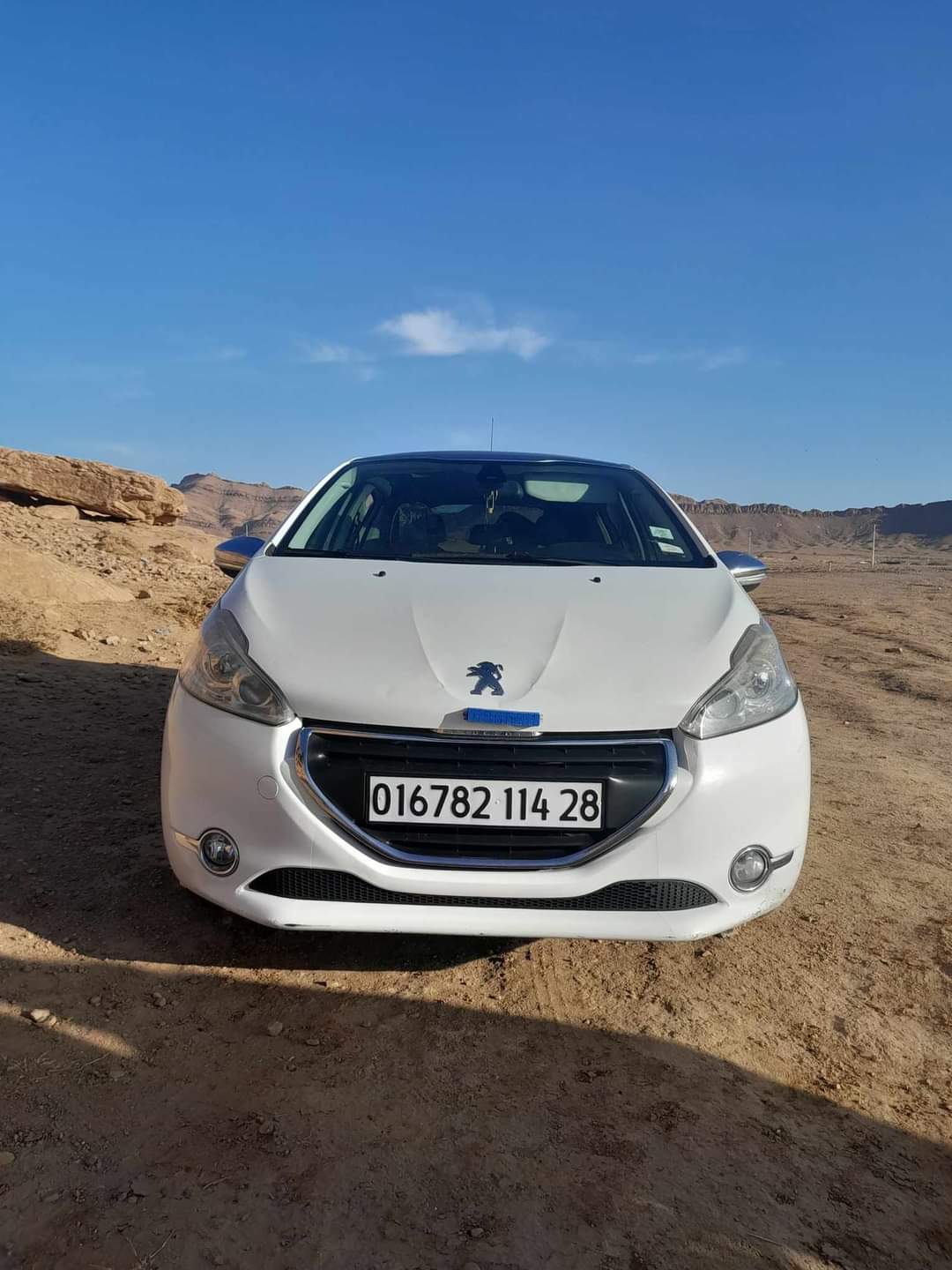 PEUGEOT 208