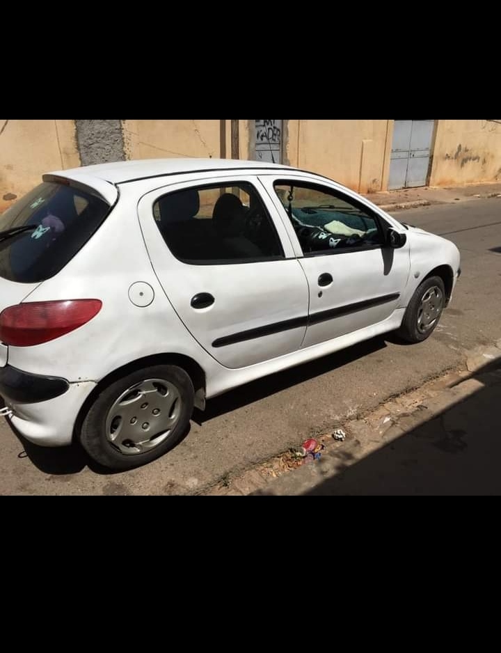PEUGEOT 206