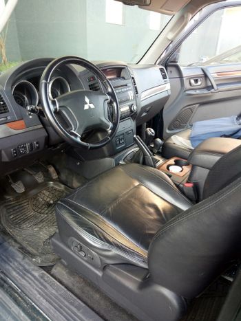 MITSUBISHI PAJERO