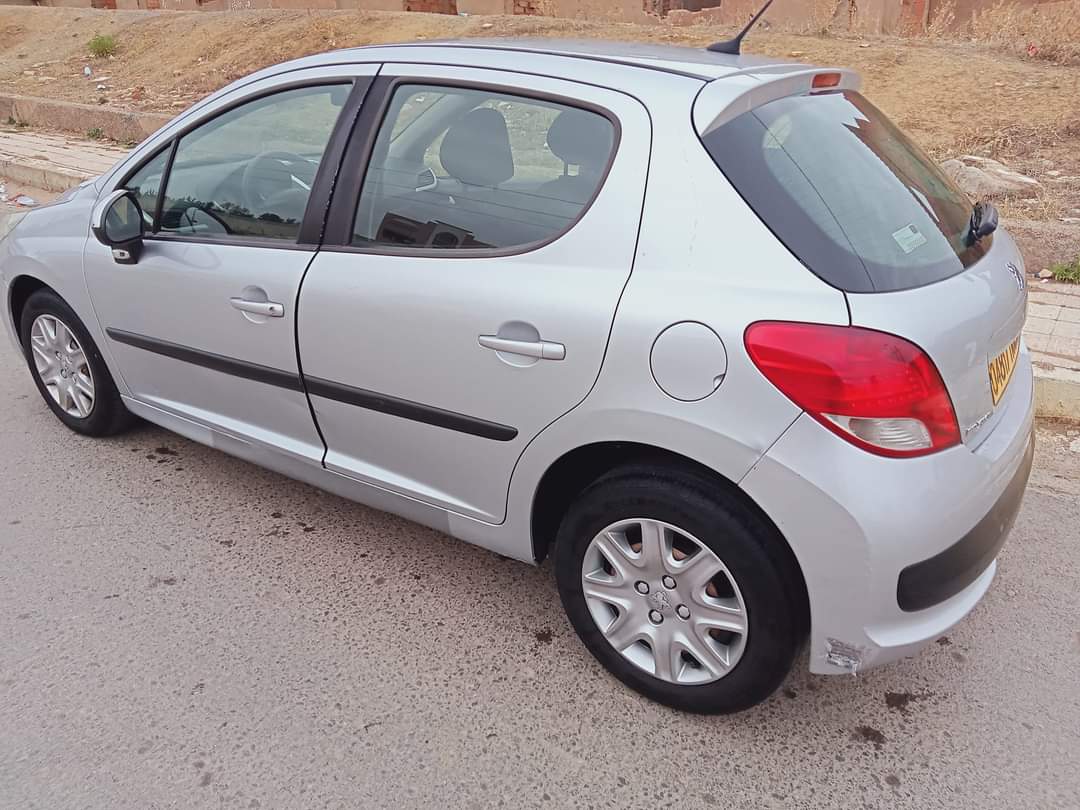 PEUGEOT 207