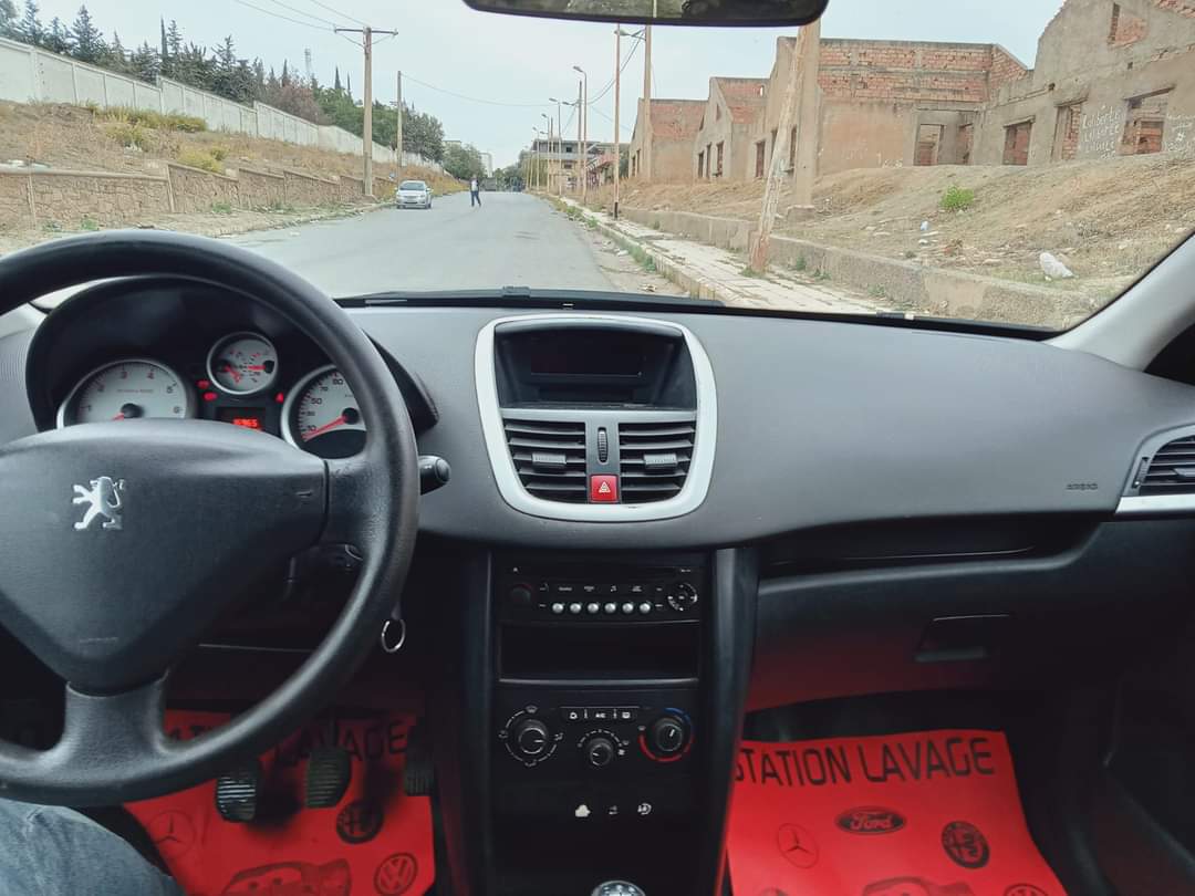 PEUGEOT 207
