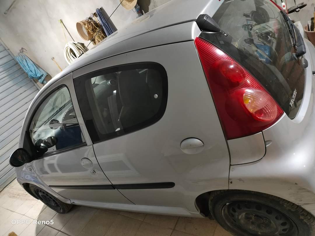 PEUGEOT 107