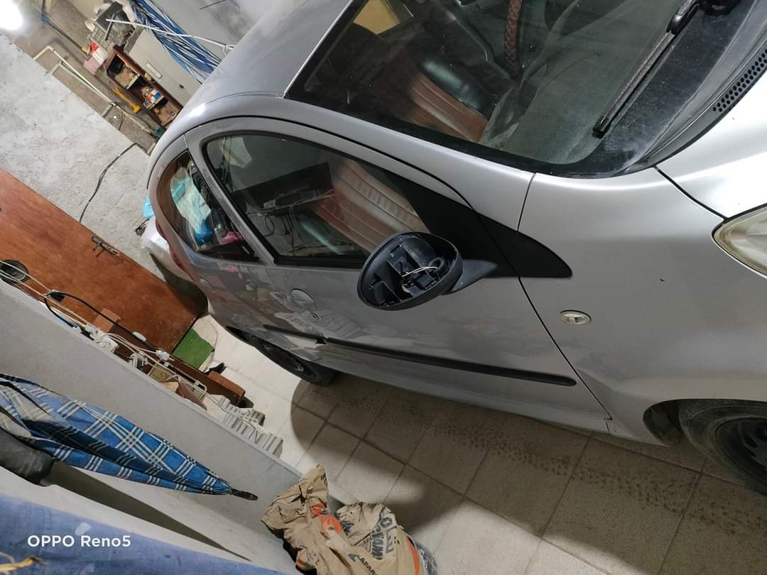 PEUGEOT 107