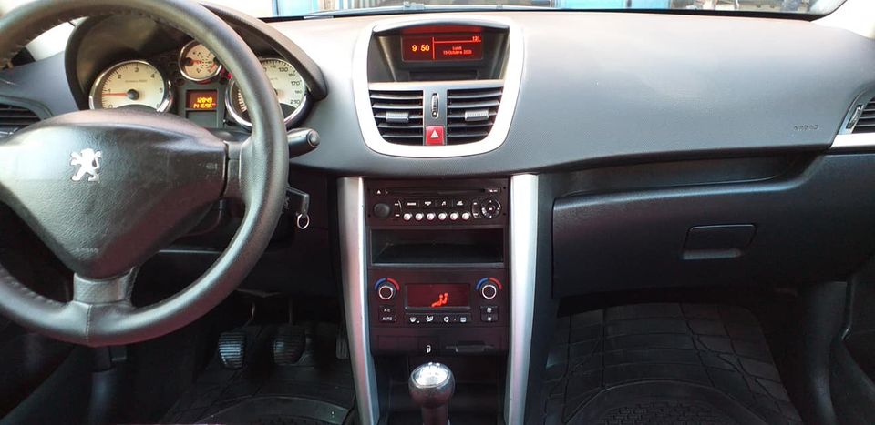 PEUGEOT 207