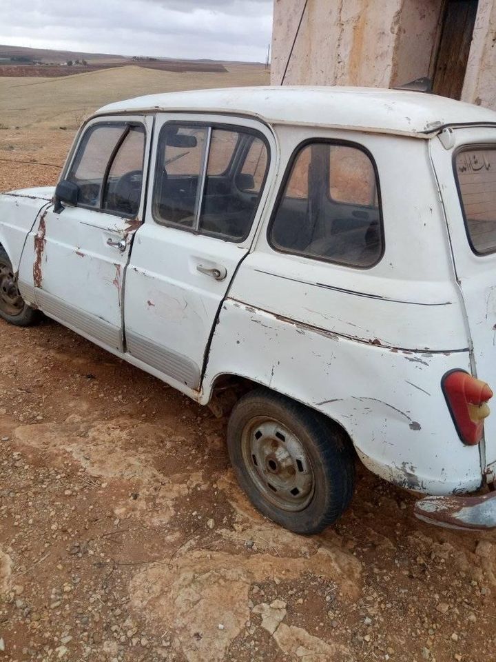 RENAULT R4