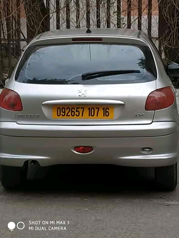 PEUGEOT 206